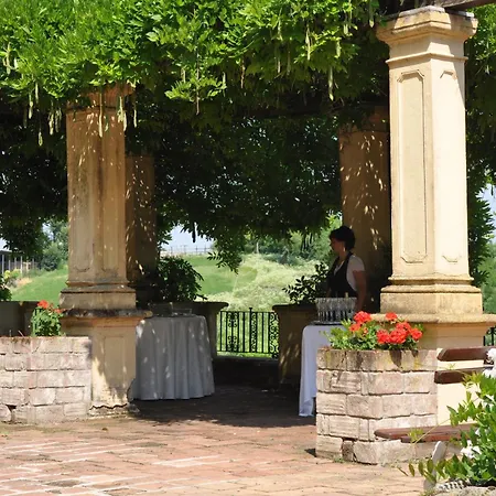 Alojamento de Acomodação e Pequeno-almoço Palazzo Tornielli *